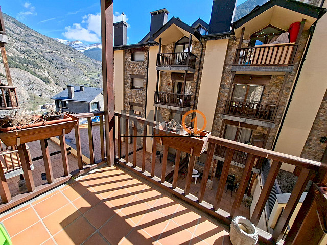 En venda pis totalment moblat i equipat de 2 habitacions amb pàrquing