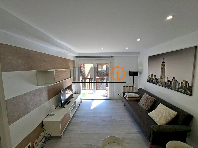 En venda pis totalment moblat i equipat de 2 habitacions amb pàrquing