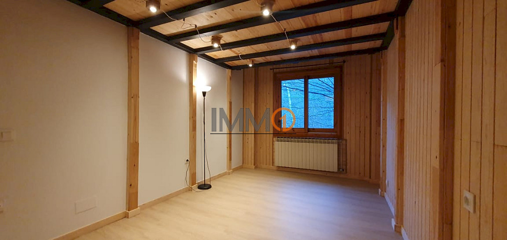 Venda de magnífic Àtic a Anyòs de 3 habitacions dobles + altell amb plaça de pàrquing i traster