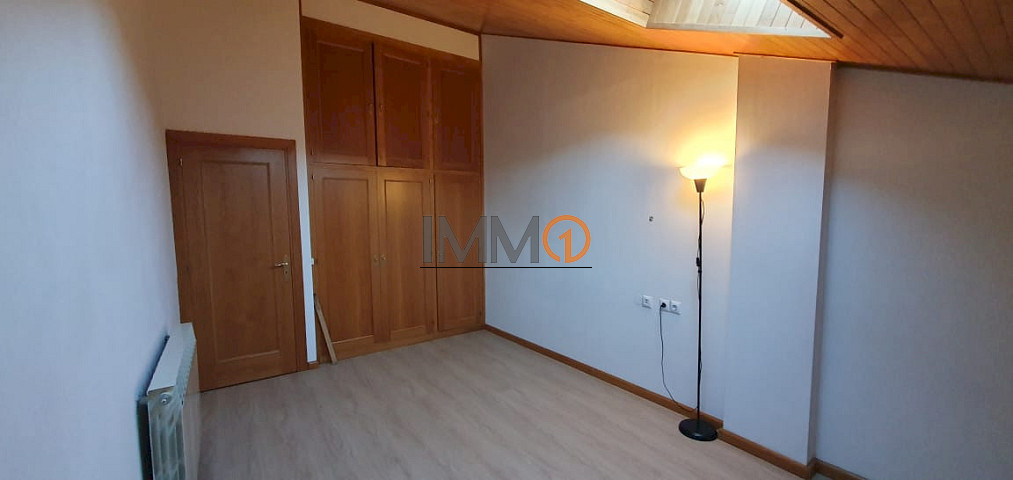 Venda de magnífic Àtic a Anyòs de 3 habitacions dobles + altell amb plaça de pàrquing i traster