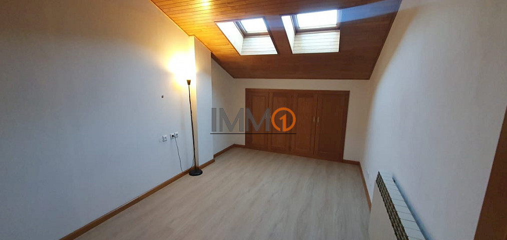 Venda de magnífic Àtic a Anyòs de 3 habitacions dobles + altell amb plaça de pàrquing i traster
