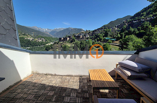Vente de magnifique Penthouse à Anyòs avec 3 chambres doubles + loft avec parking et débarras