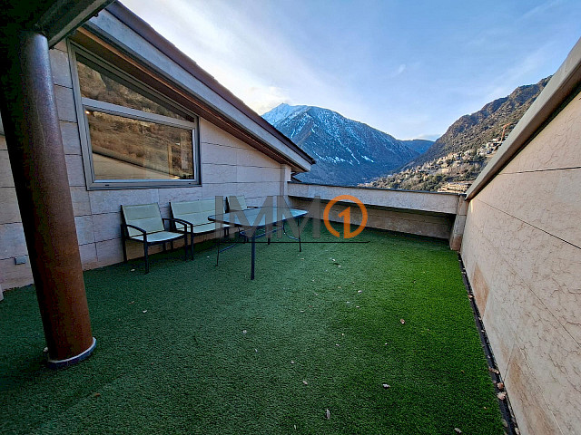 "Actualmente alquilado" Ático de lujo en una zona muy tranquila con box de 2 plazas de parking