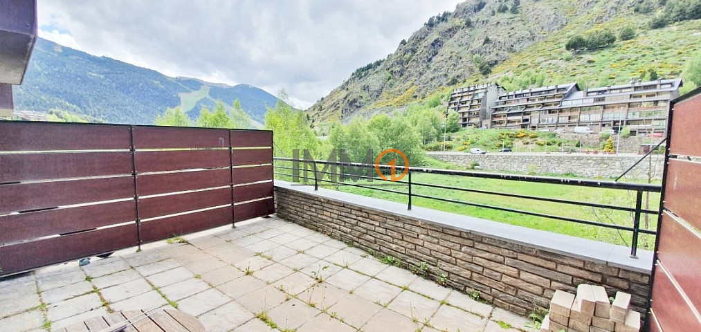 En lloguer pis d'1 habitació a amb pàrquing i traster a Incles