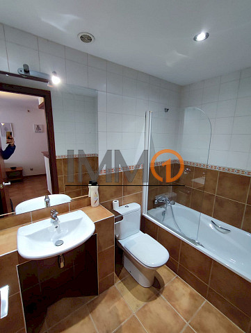 En lloguer pis d'1 habitació a amb pàrquing i traster a Incles