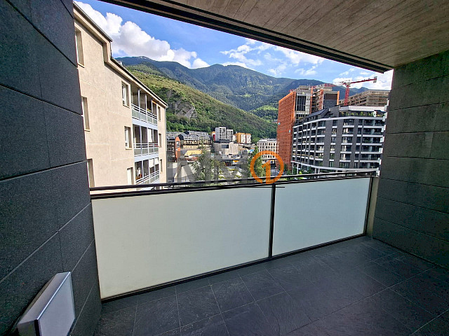 Céntrico piso de 3 habitaciones con plaza de parking y trastero