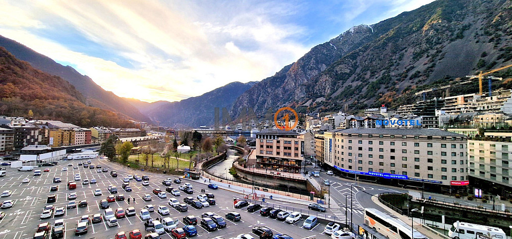Fabulós àtic en venda al centre d’Andorra la Vella amb plaça d’aparcament i traster