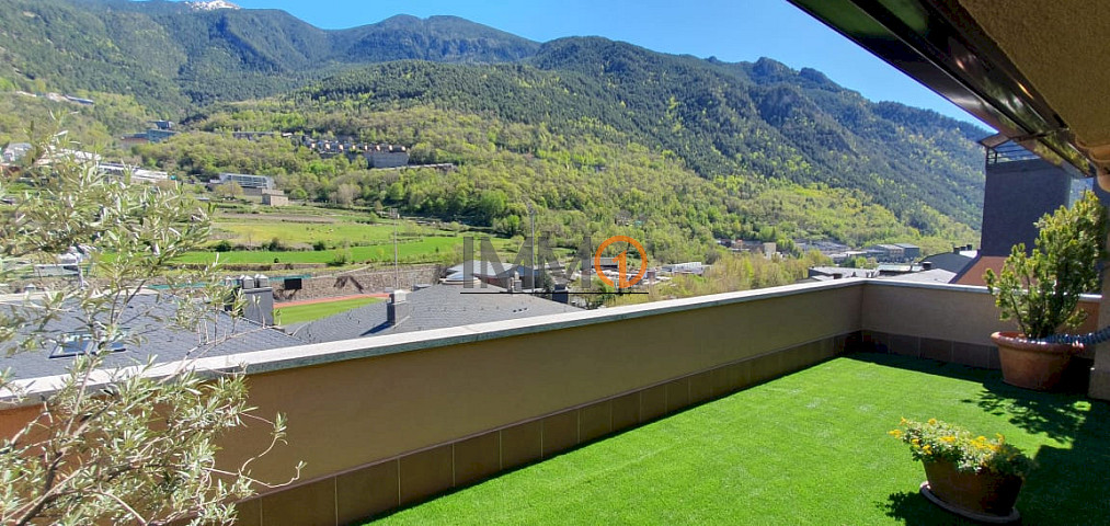En venta maravilloso ático reformado de 4 habitaciones en Andorra la Vella