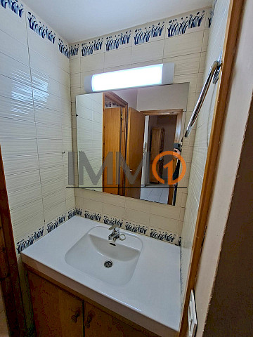 En venta piso de 1 habitación con aparcamiento en Incles