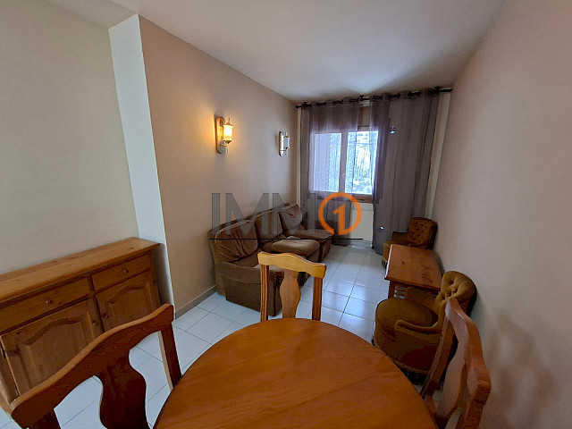 En venta piso de 1 habitación con aparcamiento en Incles
