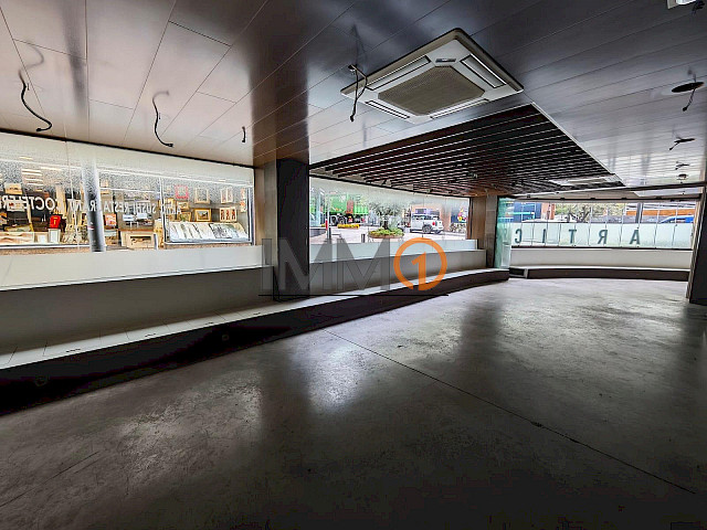En lloguer ampli local comercial a Escaldes Engordany