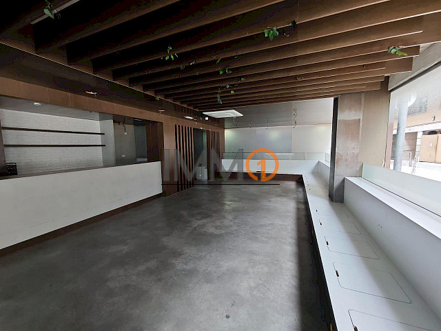 En lloguer ampli local comercial a Escaldes Engordany