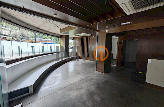 En lloguer ampli local comercial a Escaldes Engordany
