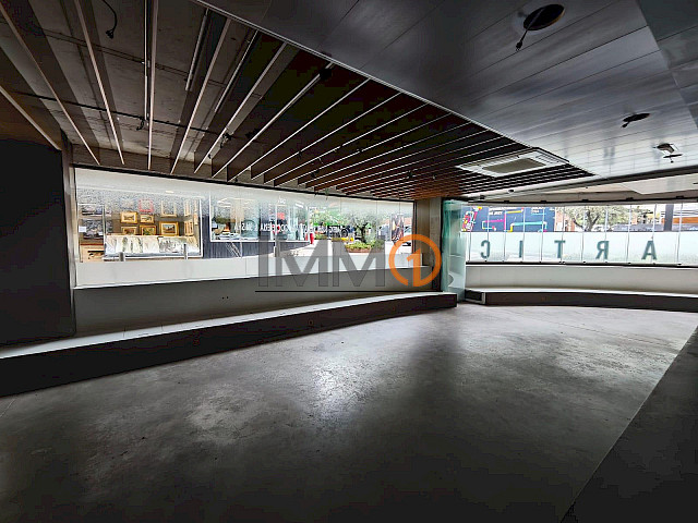En lloguer ampli local comercial a Escaldes Engordany