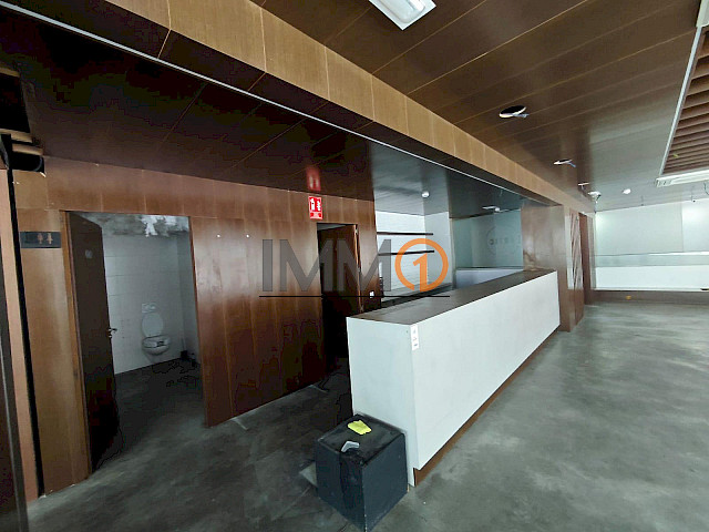 En lloguer ampli local comercial a Escaldes Engordany