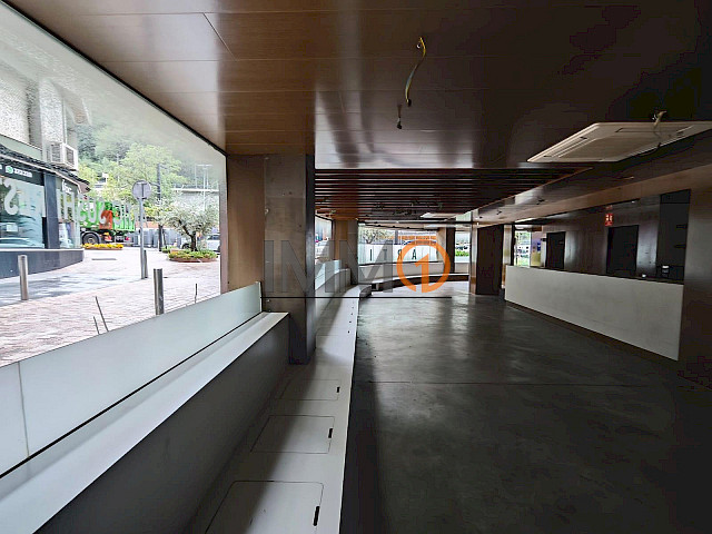 En lloguer ampli local comercial a Escaldes Engordany