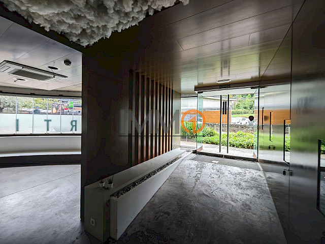 En lloguer ampli local comercial a Escaldes Engordany