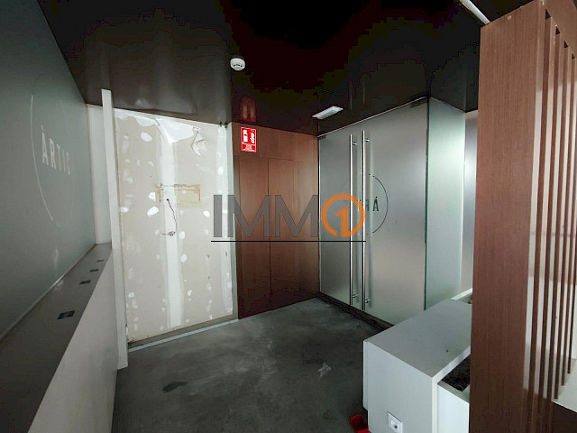 En lloguer ampli local comercial a Escaldes Engordany