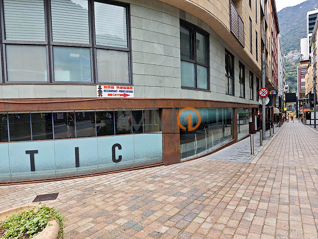En lloguer ampli local comercial a Escaldes Engordany