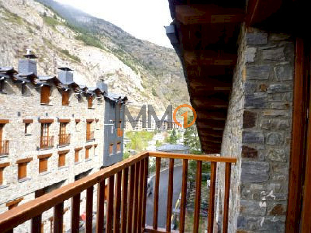 En venda pis de 3 habitacions amb aparcament a Canillo