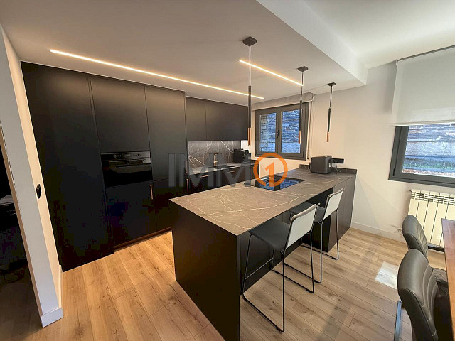 En venda espectacular pis de 3 habitacions amb aparcament a Escaldes Engordany